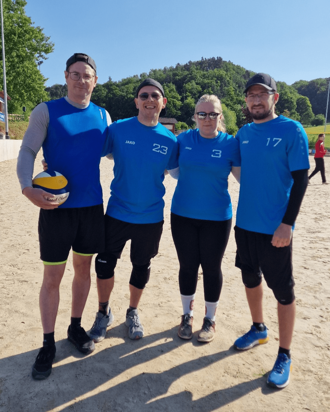Du betrachtest gerade Auftakt in die Beachsaison: Zwei Turniere, viel Erfahrung und jede Menge Teamgeist!